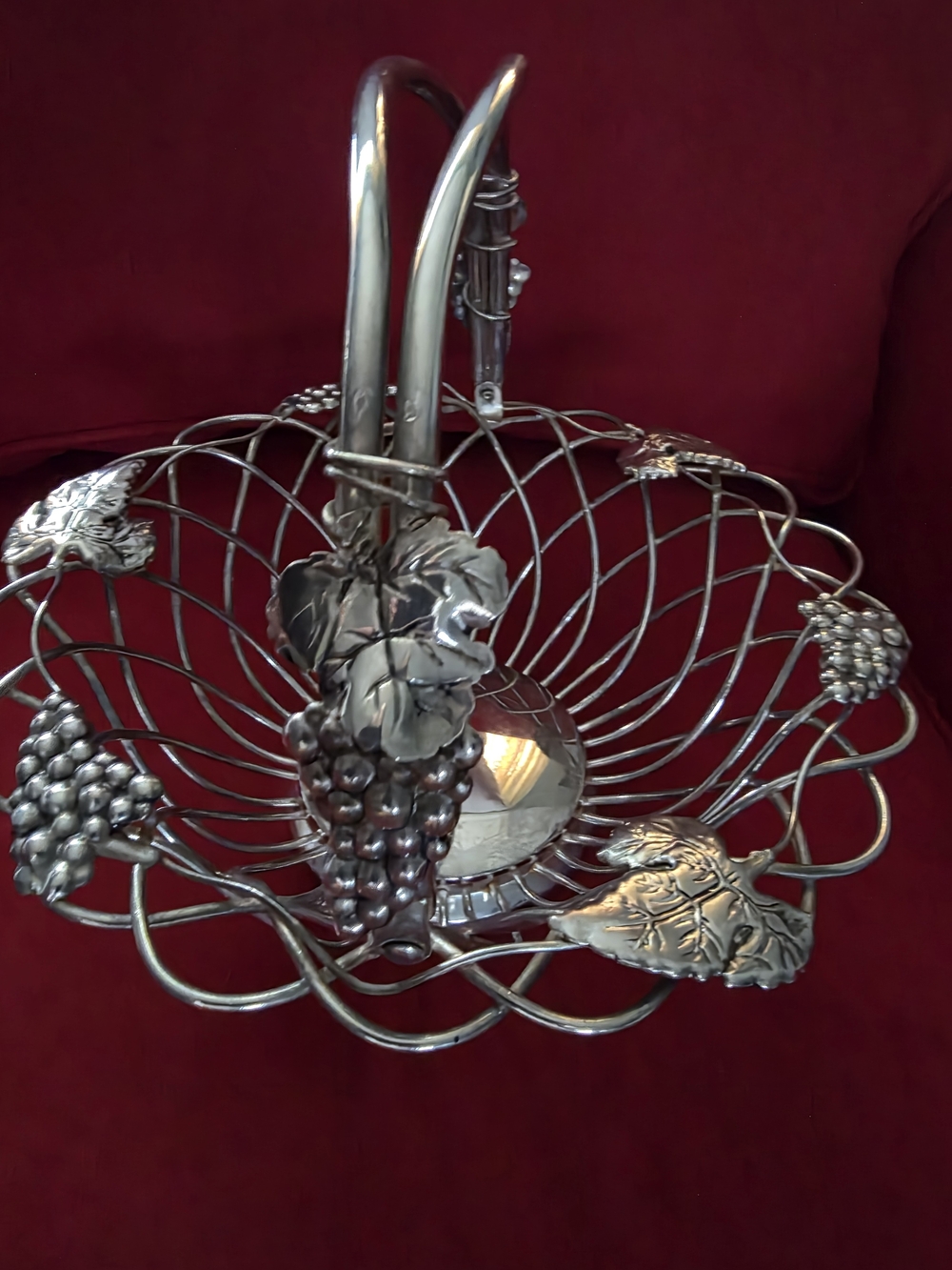 Godinger Silver Metal Wire Fruit Basket with Grape Motif